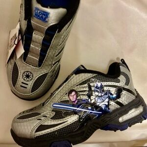 Shoes Star Wars boys new sizes 8.5M, 9.5M or 10M flashing lights